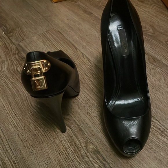 Louis Vuitton heels - Picture 6 of 9
